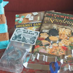 Juneau+cookbooks+and+totem+pole+cupcakes1