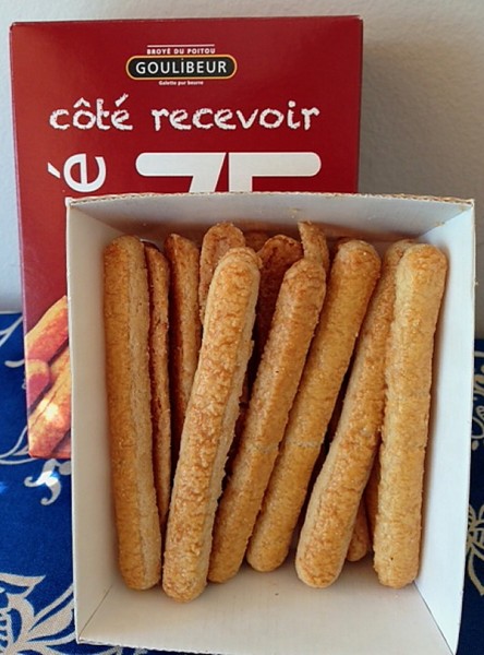 Shortbread batons with box