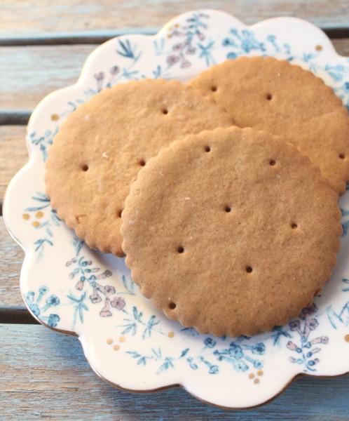 Ginger cookies on wedding plate