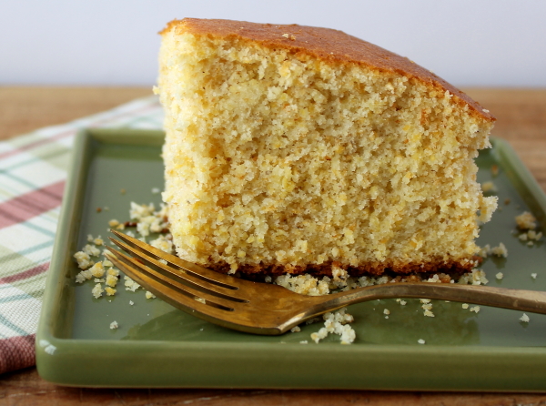 https://theculinarycellar.com/wp-content/uploads/2014/01/Cornbread-slice.jpg