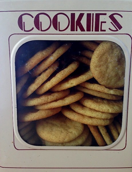 Snickerdoodles in cookie tin close up