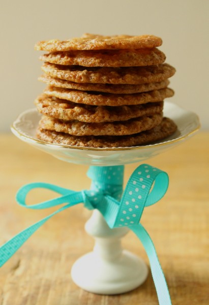 Praline cookies stacked 1