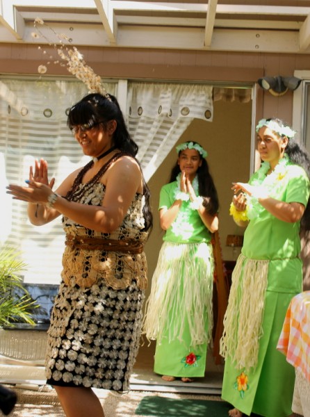 Tonga Sia dancing