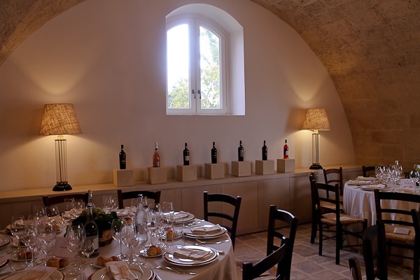 Altemura dining room with wines