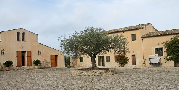 Butera whole entry courtyard