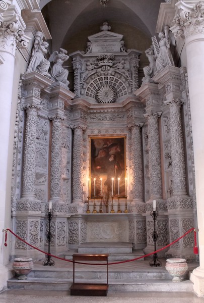 Lecce church large mantle