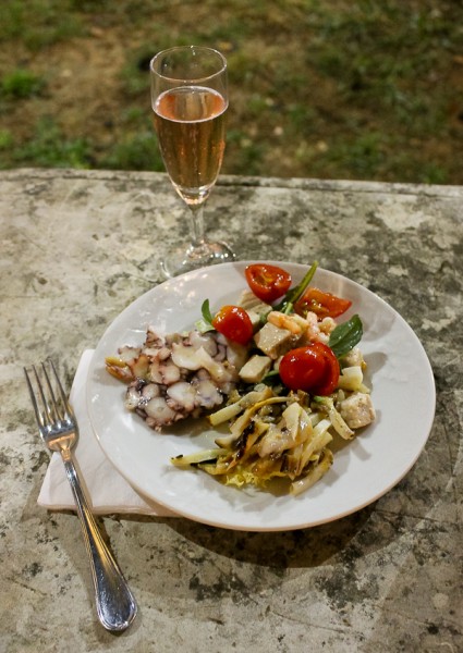 Lecce plate and wine