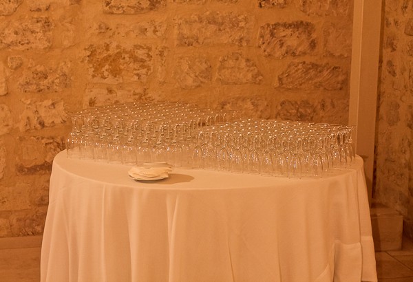 Lecce wine glasses on table