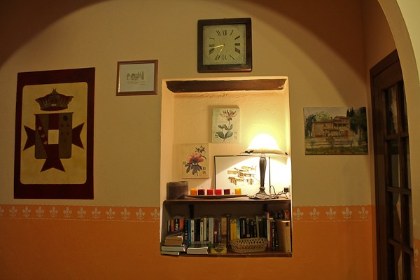 Tuscany B & B book nook