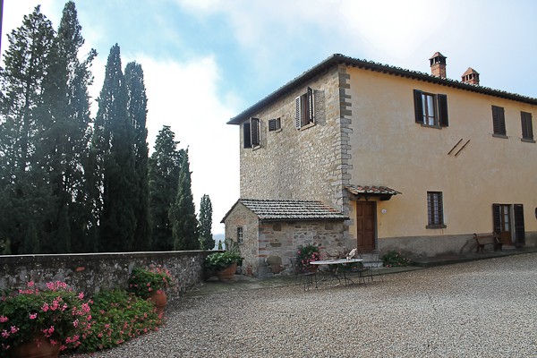 Tuscany exterior entry 1