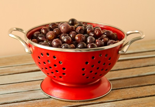 Concord grapes in colander