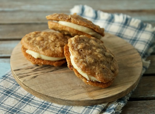 Apple sandwich cookies