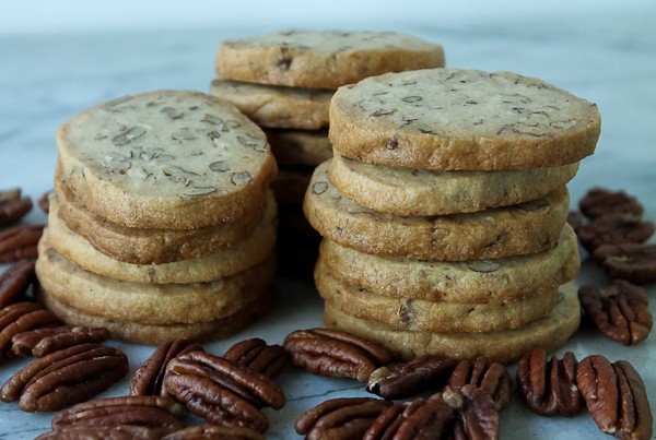 Maple Pecan Cookies with pecans