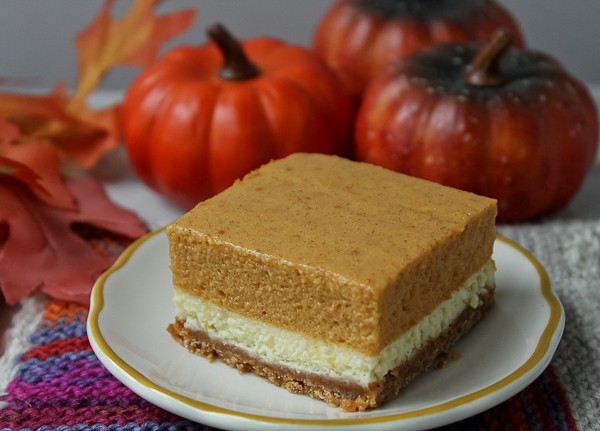 Pumpkin dessert w-pumpkins & leaves