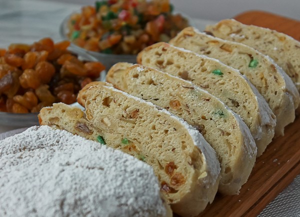 stollen cut with fillings