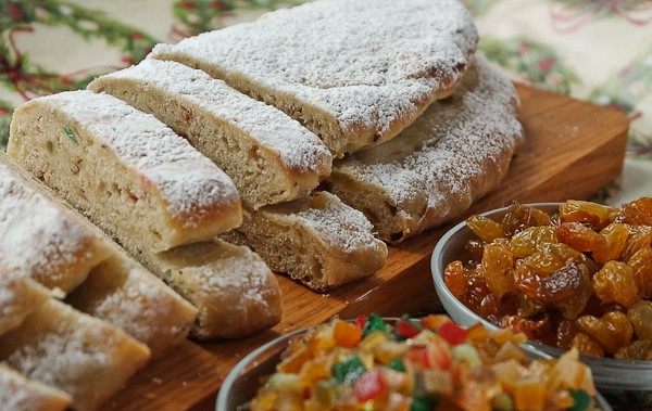 stollen slices with fruits