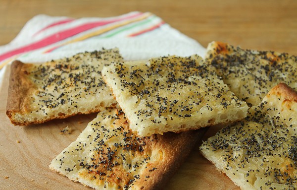 Onion bread pieces with dish towel