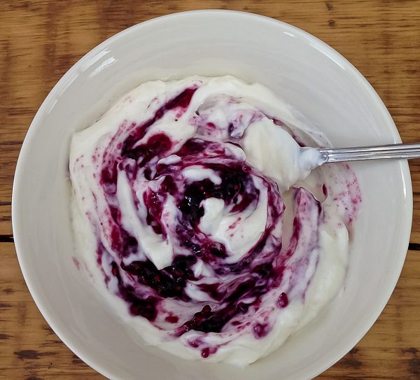 Queen's jam in yogurt