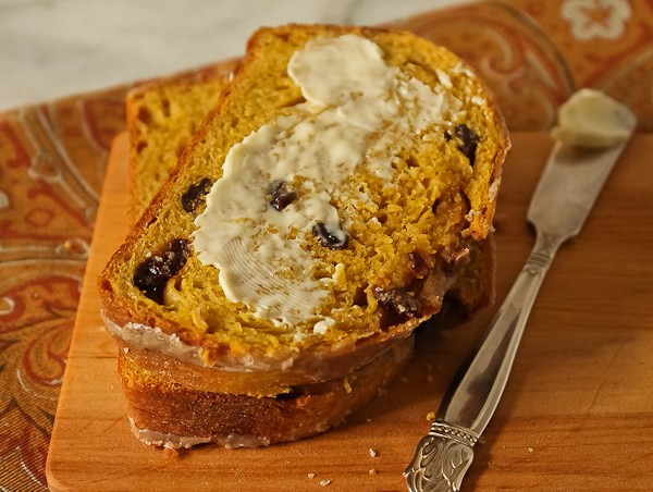 Pumpkin yeast bread slice