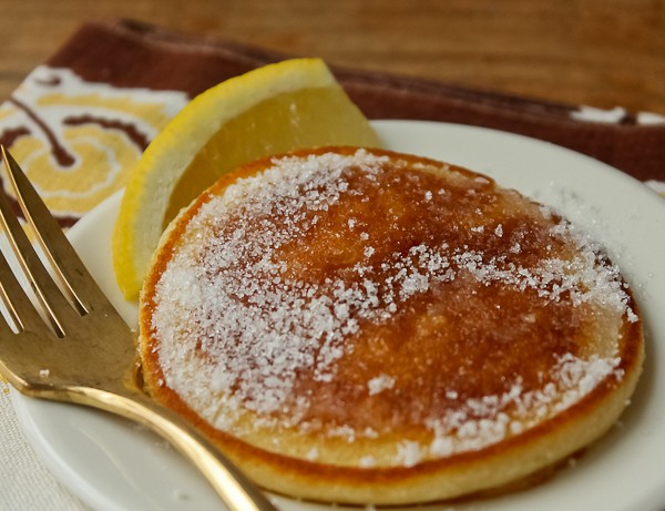 Scottish pancake with lemon